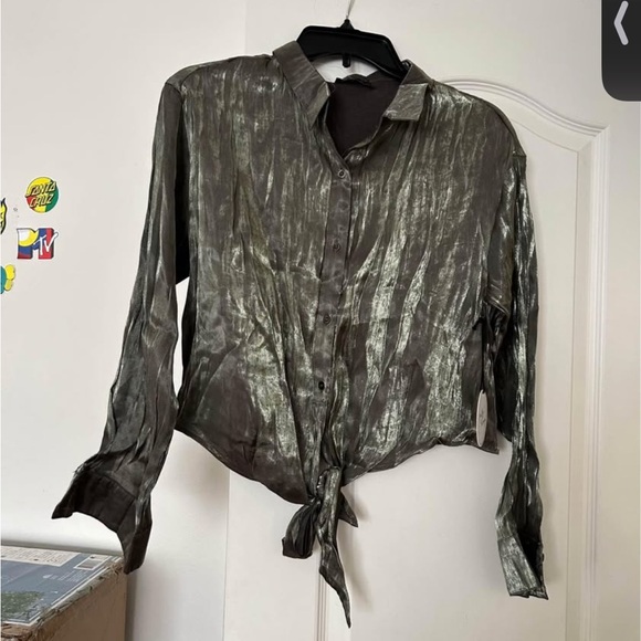 Free with purchase New fashion dark green button shirt for women. Size large - Picture 1 of 3